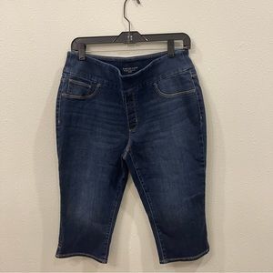 *Chicos denim pull on capris nwot elastic waistband is size 8 p